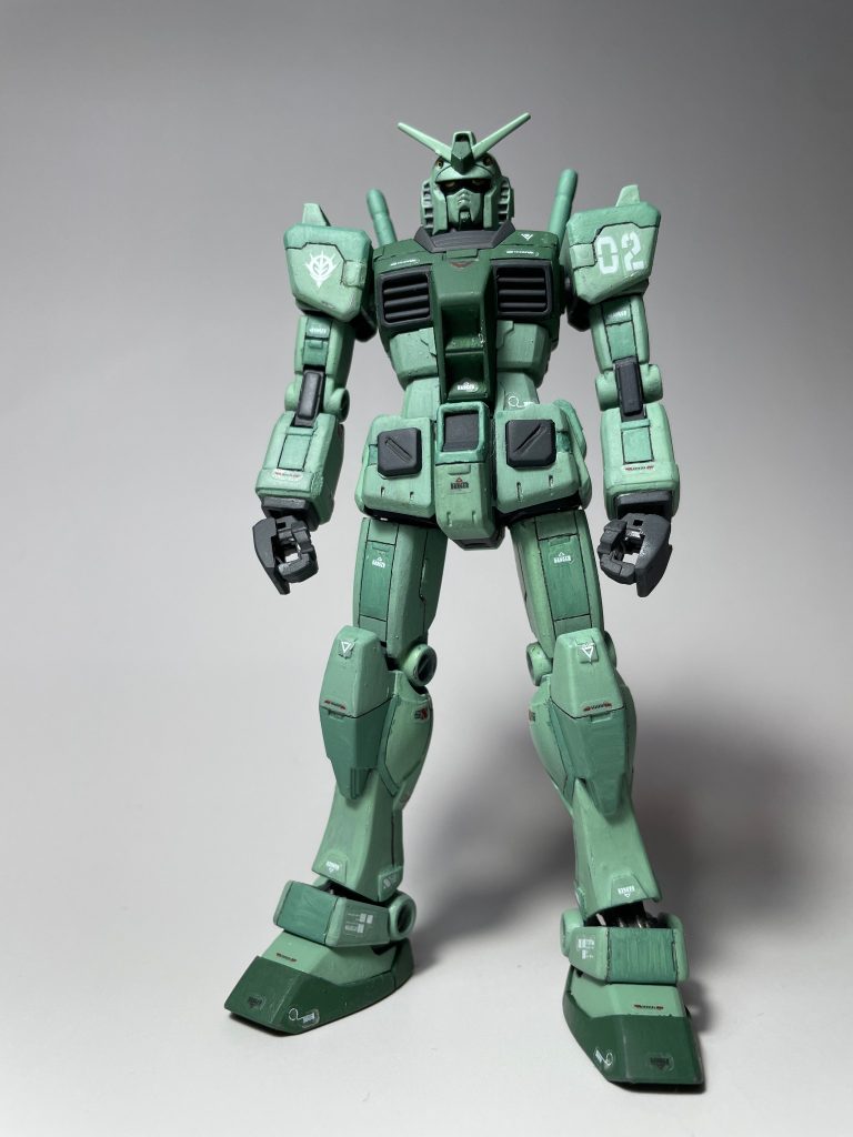 フロントビューディテールはいろんなキットを参考にしています。いつも通りRGのように淡い緑は2種類で塗分けして、情報量増やし提案す。腿ロールと首延長しただけでこんだけ素立ちが決まるのやっぱり元がいいですね。