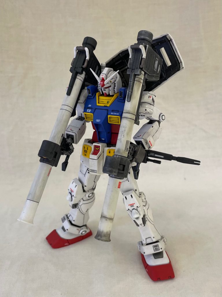 最終決戦仕様。バズーカ1本は以前作ったORIGINガンダムから借りたのでウェザリングの程度が…