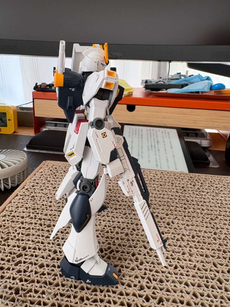 EG νガンダム–4枚目/制作者：DAIDUM