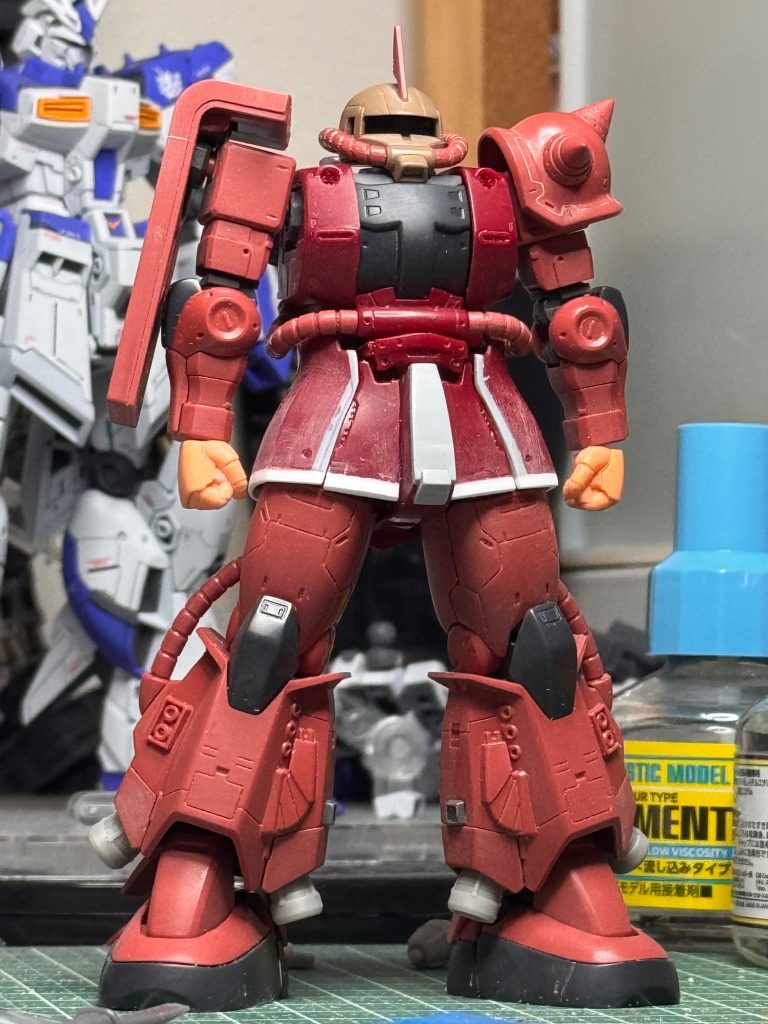 制作中の写真。ふんどしパーツは一ミリプラ板でボリュームアップ。ハンドパーツはロボマニ、バーニアはMKDバーニアをチョイス。