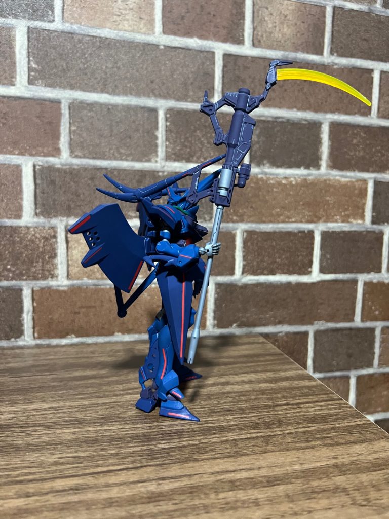 今までのジークアクスキットには追加のデカールは貼らなかったのですが、赤色のラインデカールをあしらってみました(*'ω'*)