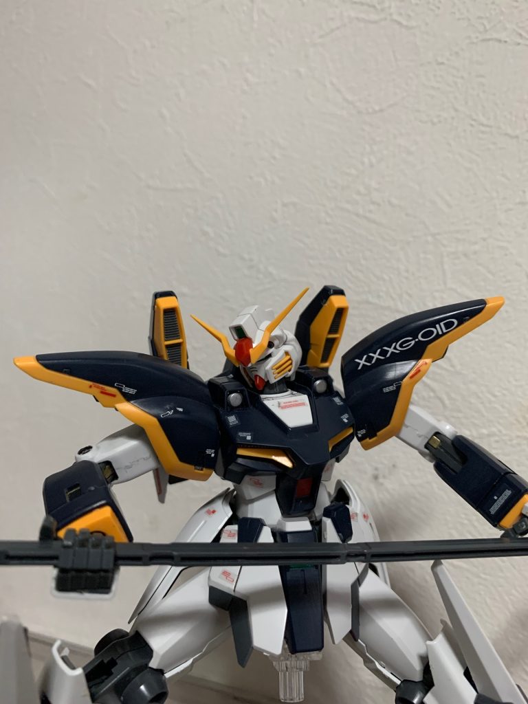 ここから少し話変わるんですけどメタロボか忘れましたが少し前デスサイズのフィギュアが出たじゃないですか。「ウワーホシイナァ…」なんてことを思いながら画面をスワイプしていたんですが…「何これ、シールドとビームシザース合体しとる!」という気になる武装がありました。これガンプラでもできるんちゃうんか⁈でも改造するの怖いな⇦ビビリそこでできたのがこちら