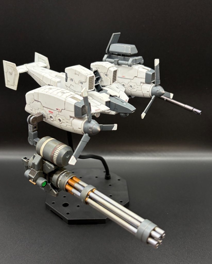 背面装備は某30MM、追加武装はジャイアントガトリングを。その結果、反対側に装備した180mmキャノンが小枝のような存在感に…