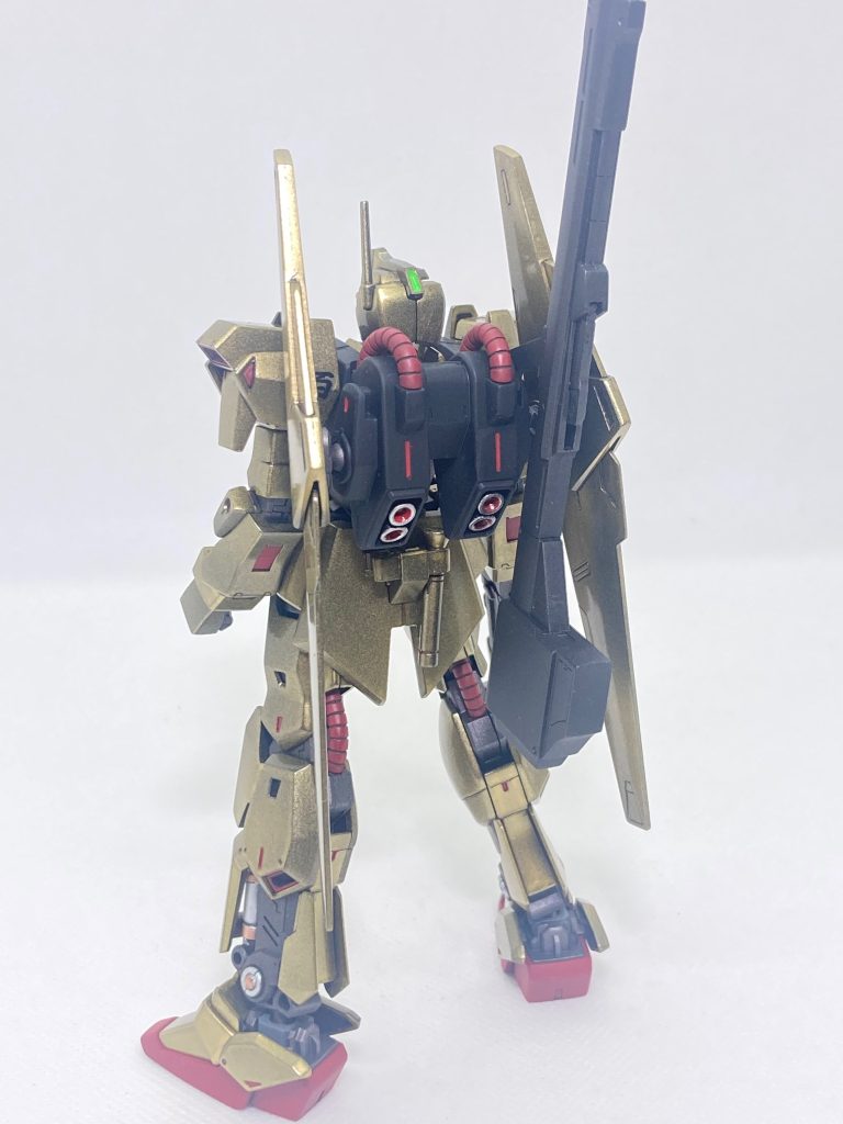 ぶっといケーブルが剥き出しの機体