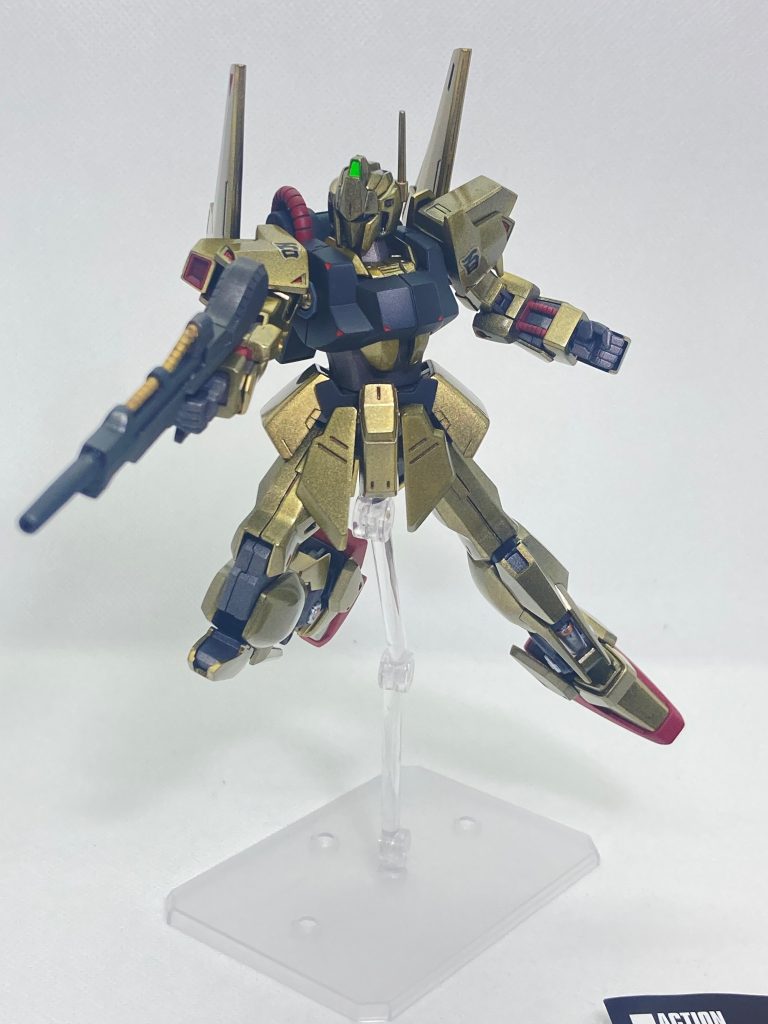 アグレッシブなポージングも可能なキット