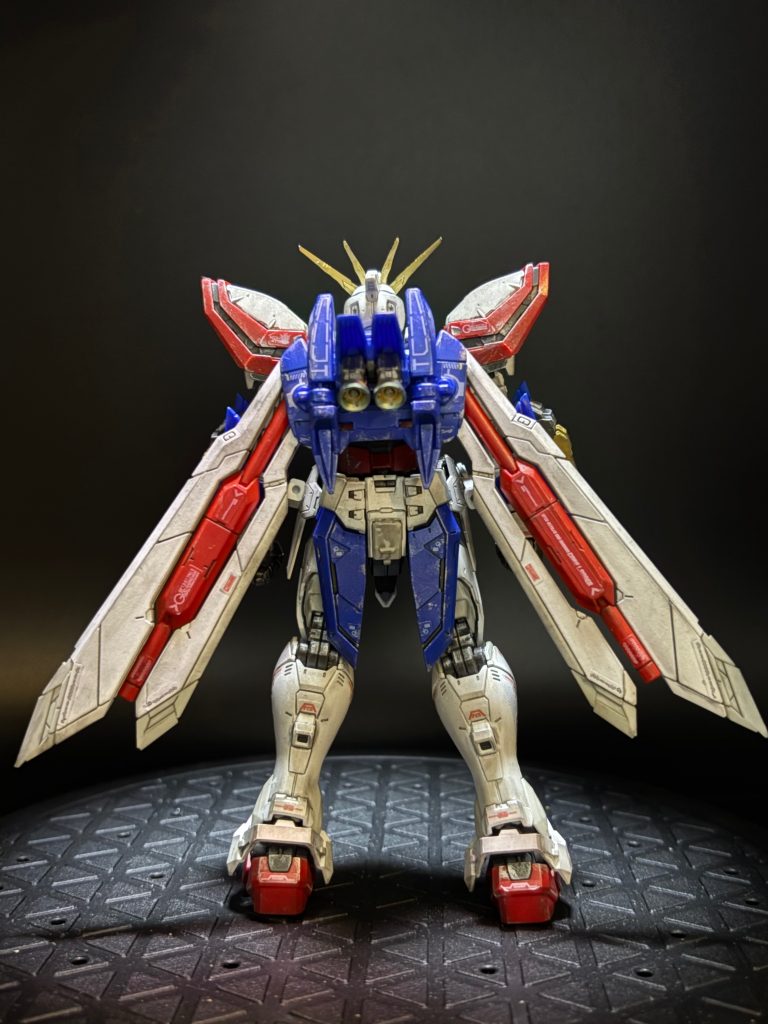 背面です。コアランダーのバーニア部分も塗装しました。こちらはガンダムマーカー シャインシルバーで塗装しました✨この色も明るめの上品な感じのシルバーでよく使います(gundam-kao7)