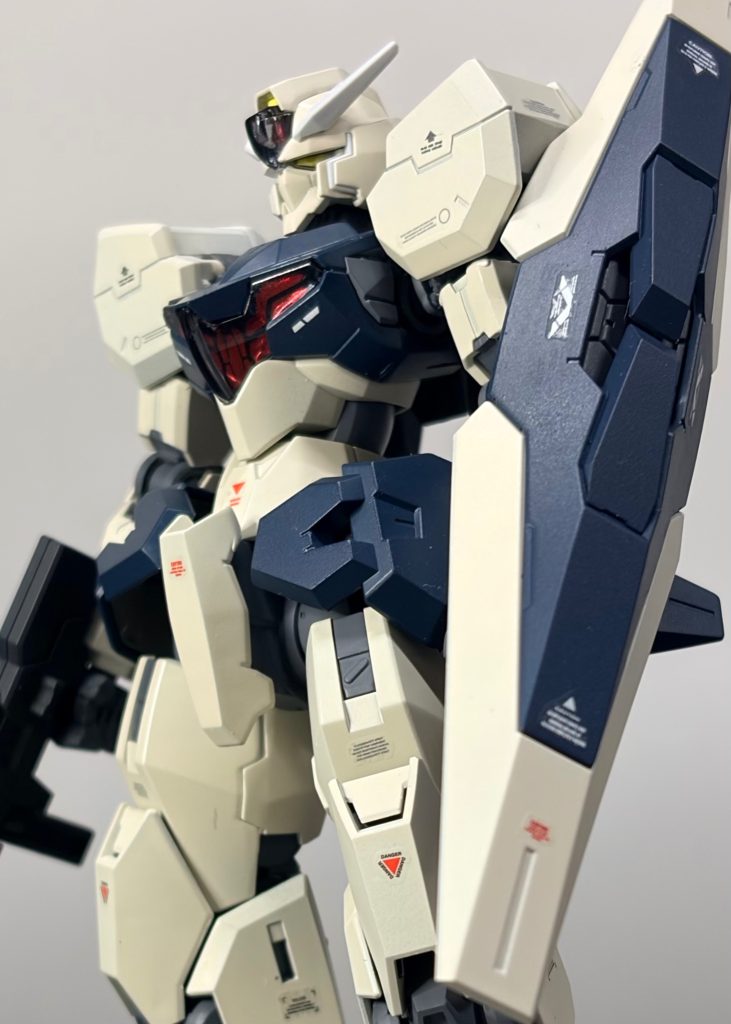 デカールも宇宙世紀のデカールを使用。さすがに連邦軍ロゴは使いませんでしたが。