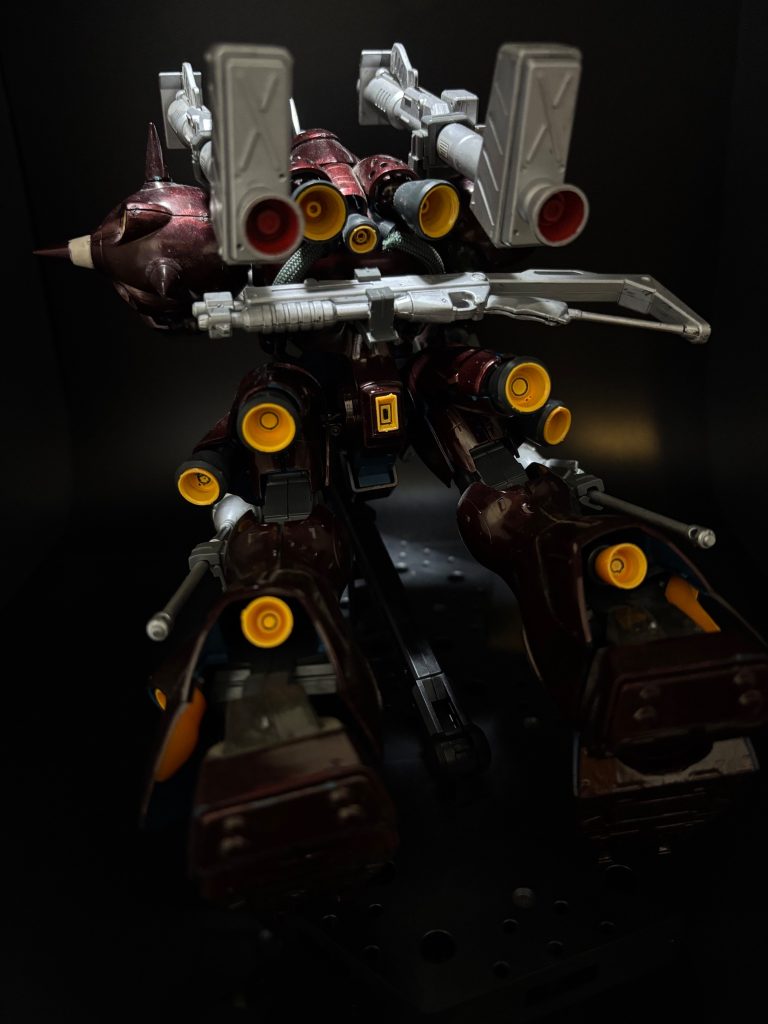 凄いですもんね❗️この後ろ姿✨バーニア盛り盛りで、大好きな後ろ姿です(zaku-kao6)