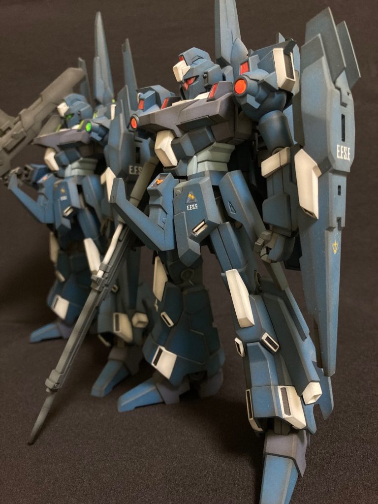 兵「なんで一般機はセンサー類が赤いんスかね?」隊長「闇堕ちしやすいヤツが乗ると赤くなるらしいよ。 スターウォーズみたいに」一般「っ!?」
