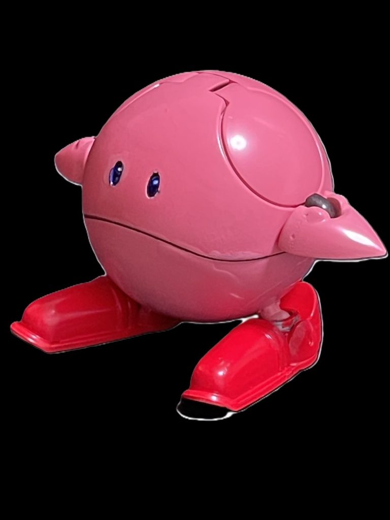 ハロって星の戦士みたいよなぁーっていつもの〇〇に見える病気が発症しハロプラを我が家のマウンテンサイクルから発掘し製作開始⛏️ハロ本体は手を付けるための穴を開けたことと足を付けるためのジョイントを接続したくらいであまりいじってないです。足はマウンテンサイクルから発掘したジャンクです。これ何の足だっけな🤔手は以前Among Us作った時に使ったハロに付属してたネコミミモジュール？です🐱それを取り付けただけなのでお手軽改造な感じですw