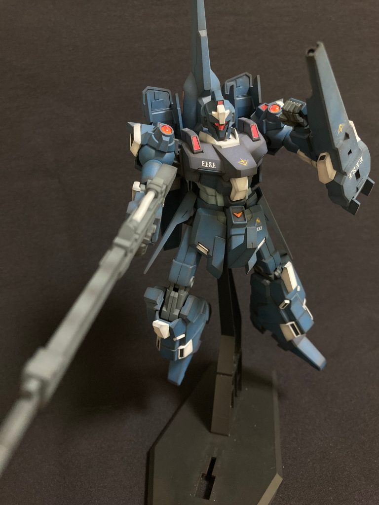 Zガンダムを思わせるロングビームライフル