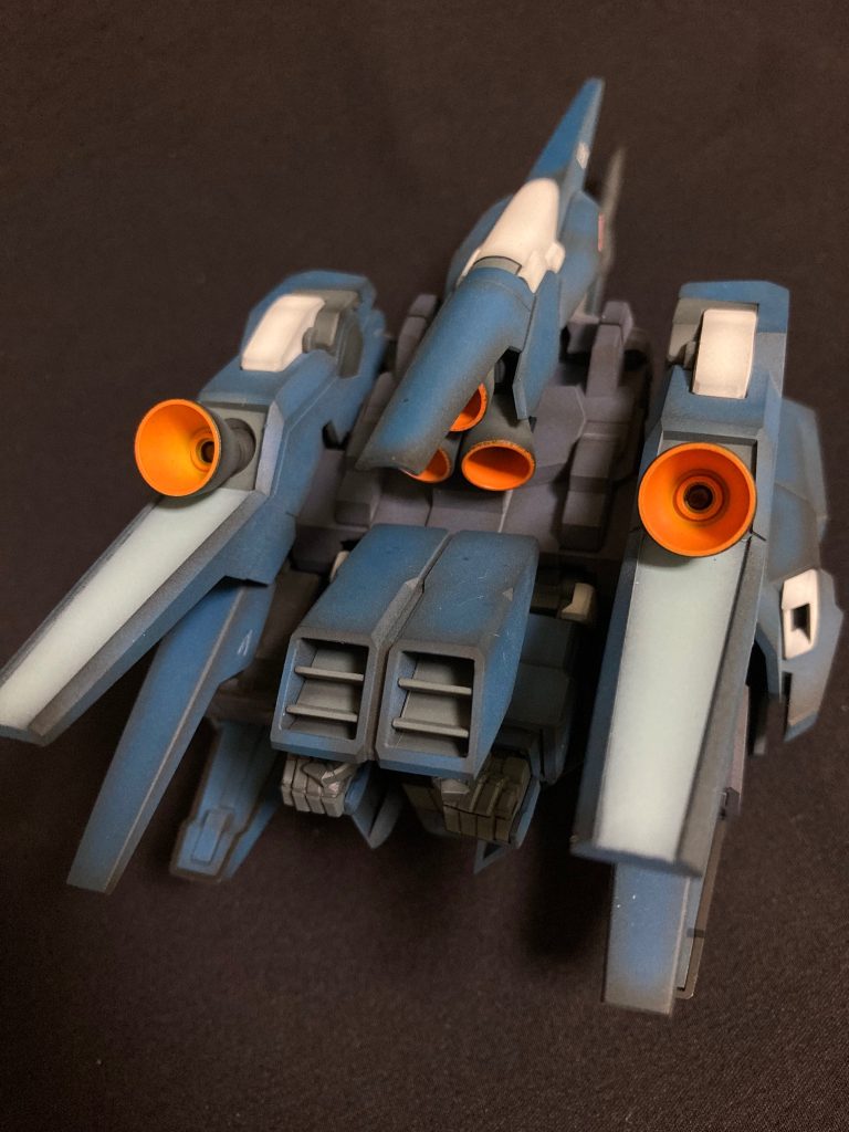 スラスターのオレンジはオリジナルちょっと差し色です