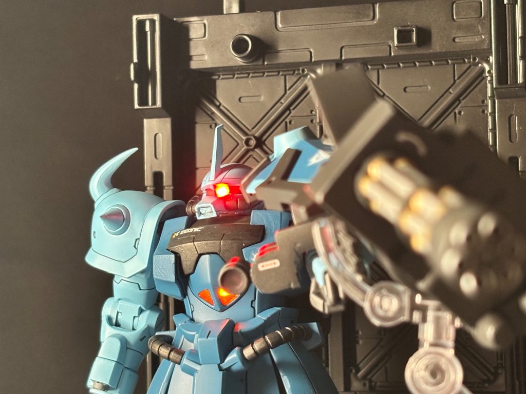 コックピットはクリアパーツだったので揺らぎ明滅。