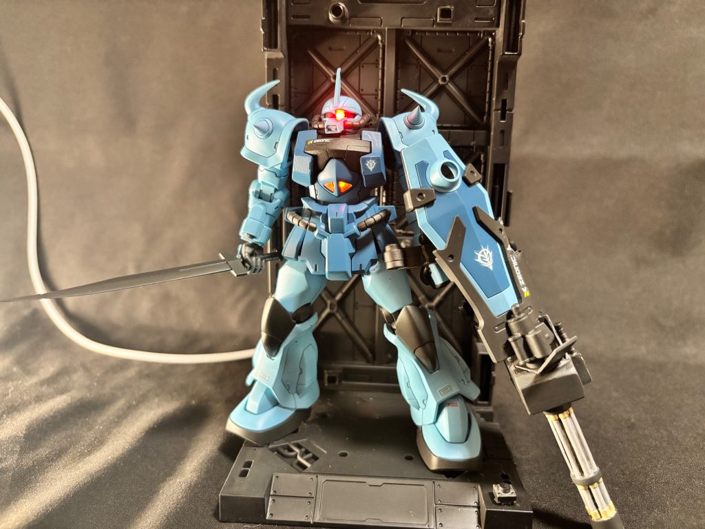 ガトリングはミニ四駆のギヤを使ってプラ板でギヤボックスを作成。ガトリングは内部にプラパイプを仕込み発光部分をパイプ内に仕込み、回転と発光を両立。
