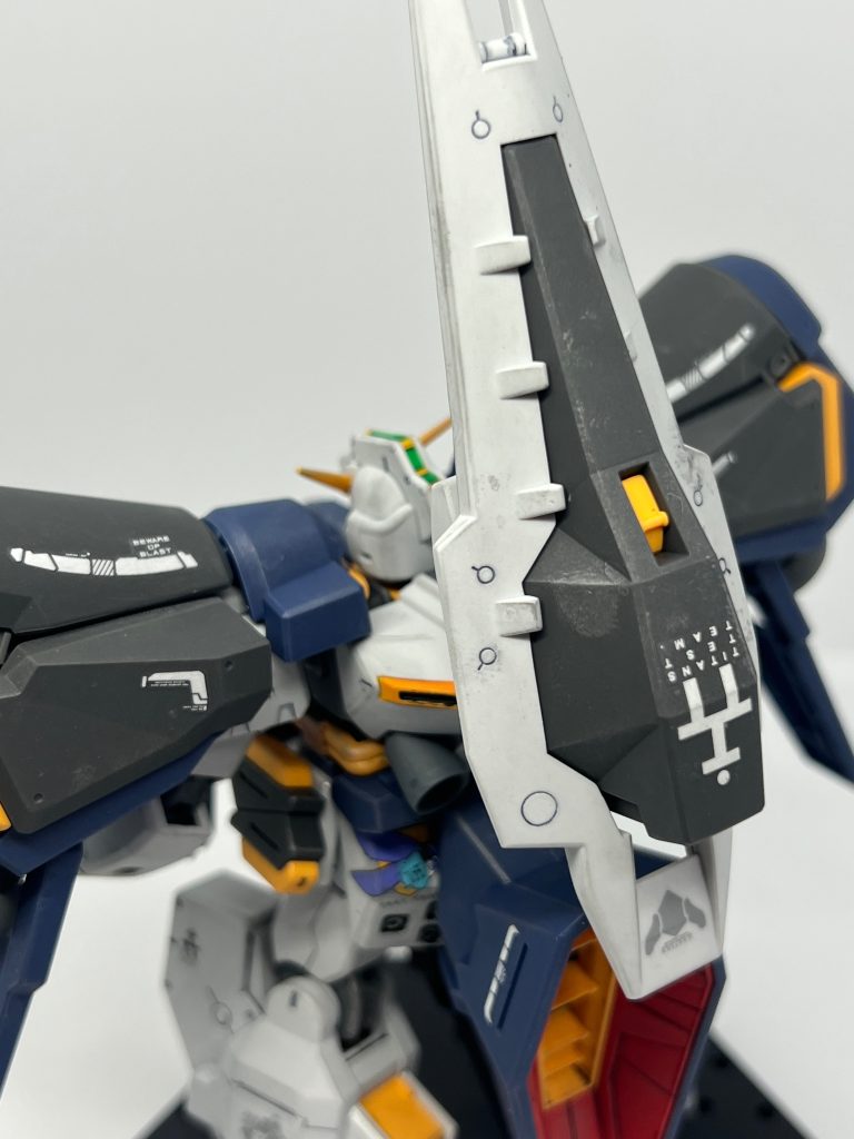 ヘイズル改のキットはプレバン版だったので、水転写デカールついていたので、そちらを使用。追加で手持ちのラインデカール・コーションデカールでデコレーションしてます。