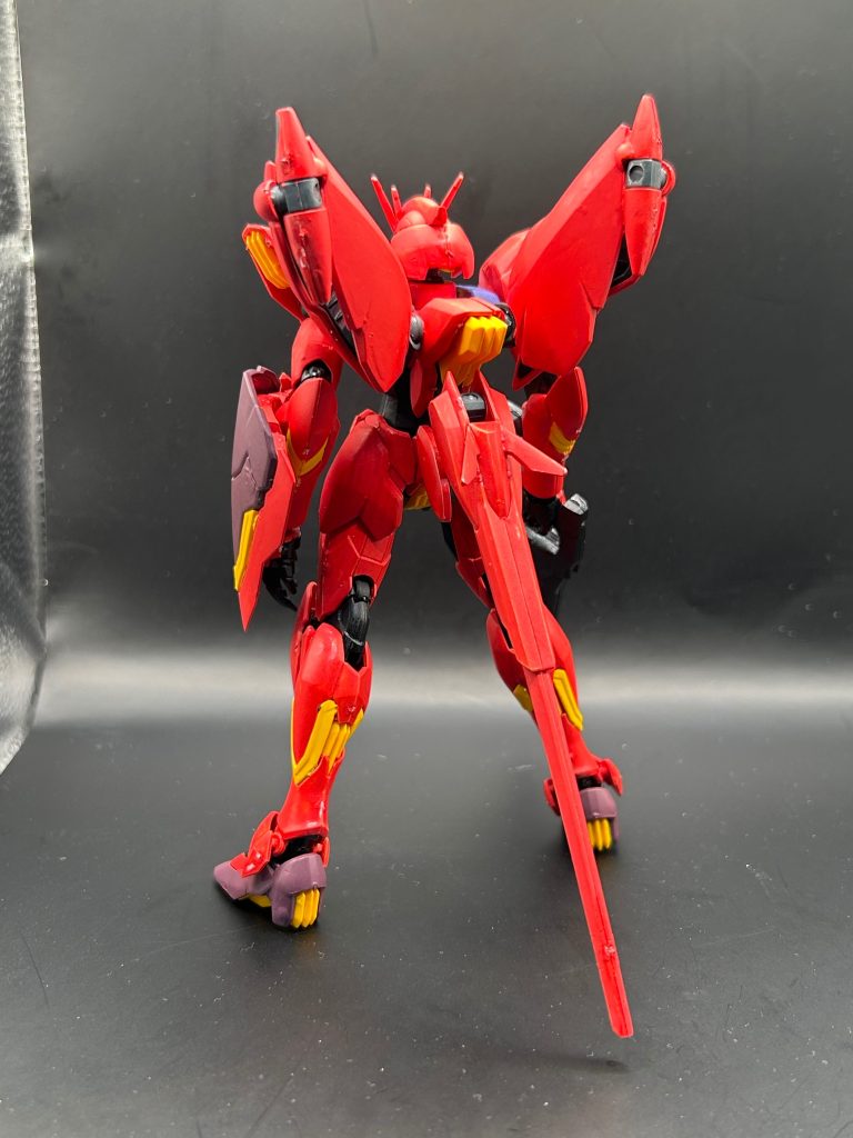 背面ヴェイガンの機体は当時衝撃的でしたがヴェイガンのガンダムとなると更に衝撃を受けた思い出。