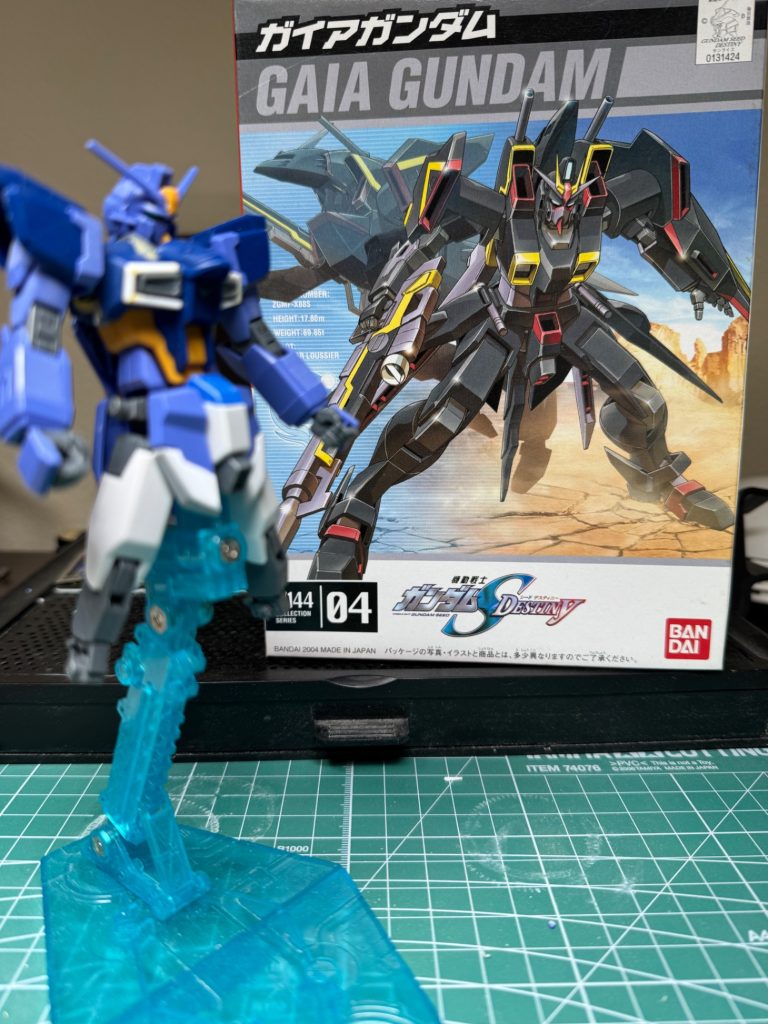 インパルスラルクの余剰パーツと旧キットのガイアをベースに製作を開始しました。足りないパーツはプラ板でスクラッチしました。ただし胸部内のパーツはインパルスのがあったのでそちらを使用しました。