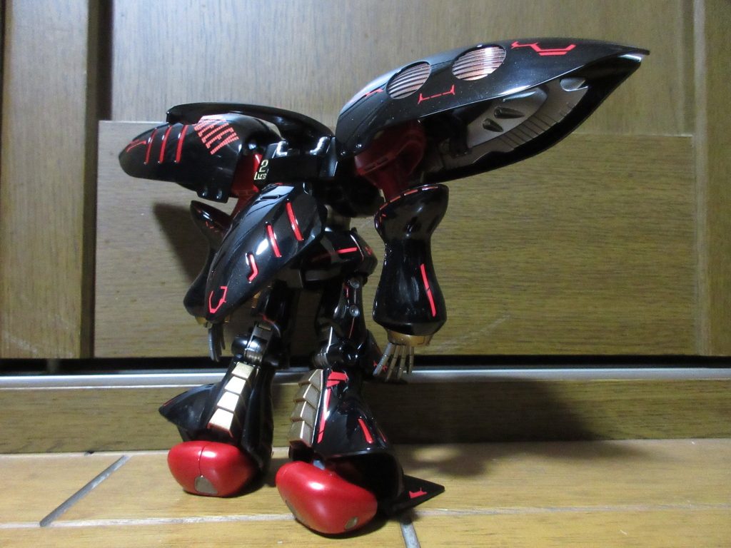 今回は黒にしました。黒はG:EXブラック赤はまだ残っていたマツダ純正タッチアップペイントのソウルレッドクリスタルメタリックシルバーとゴールドは自作クローム