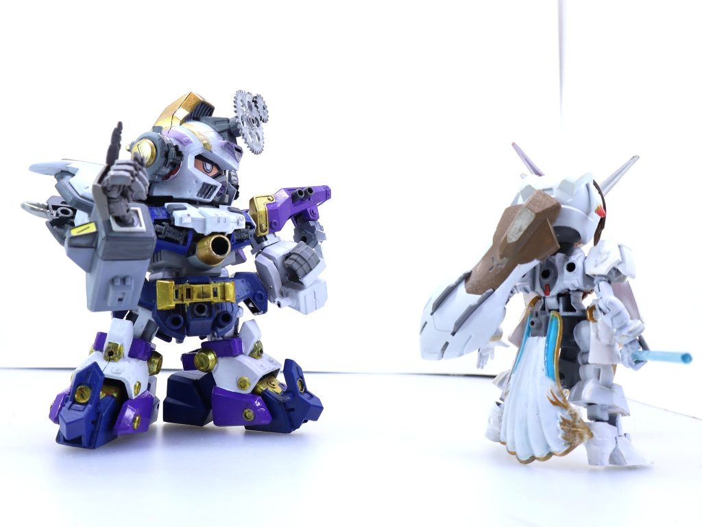 ここはエバーランド・コマンドリージョン。ここの神殿に、私は身を寄せています。コマンドリージョンは大規模な軍事組織が幅をきかせていますから、エバーランドの女神である私も安心なのです。そして、その隣には･･･ガンジャンクがいます。「ガンプラフォース」、つまり先の戦いの後に生まれた組織。ガンジャンクは私と外の仲介、そして護衛を務めているのです。ぼろぼろの、つぎはぎだらけに見える身体で。まぁこれは向こうの趣味だそうですが。･･･「鍵」が揃った時、エバーランドと現実世界はそのリンクを失います。私としては、その･･･このままエバーランドの扉を閉じるわけにはいかなくなってしまっていたのです。「ミスク」。忌むべきバグ。今ここで扉を閉じれば、エバーランドは滅ぶでしょうから･･･私は、彼らが正しい方向に向くことができるように助力します。そう、疑似「エバーブック」が滅ぼされ、本来の「エバーブック」の所持者達が一丸となって事に当たれるように･･････あの、約30年前、199X年のように。（次回を待て！）