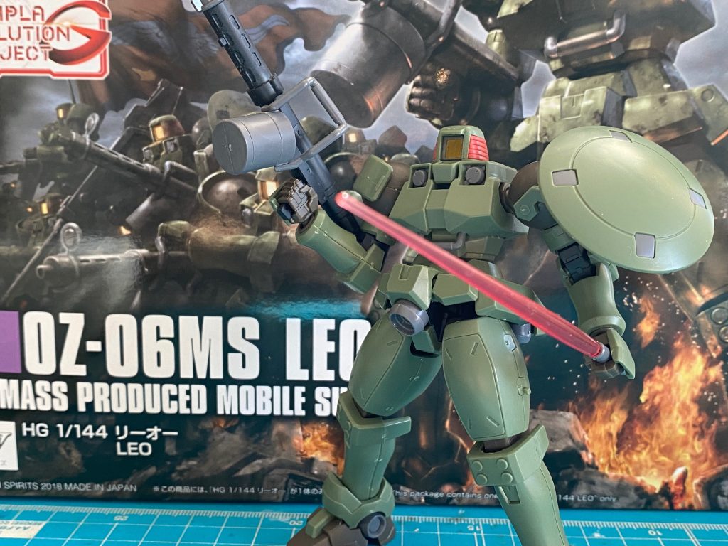リーオーは、ガンプラエボリューションキットとしてリリースせれたキット。パーツ数がものすごく少なく簡単に作れます。シンプルイズリーオー！リーオーイズリーオー💥です。パチ組で1時間ちょいで作れるキット。すぐ、作れたので色々な事をしたくなる量産型MSであります(zaku-kao5)