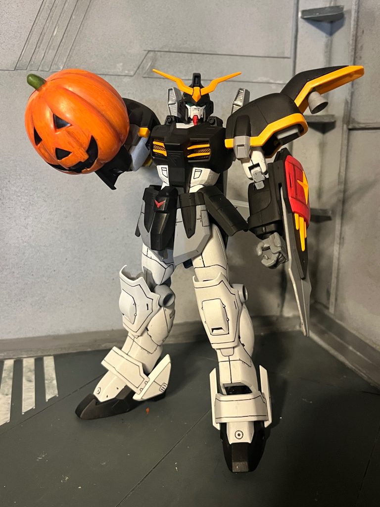 色味をガラッと紫とオレンジとかにしようか迷いましたが貴重な旧キットなんで設定通りにしました…