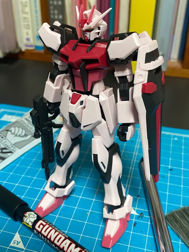 簡単、墨入れとゲート処理しました👍ゲート跡も特に激しく残ってるものがないので簡単にゲート処理をフィニッシュ🤩🙌