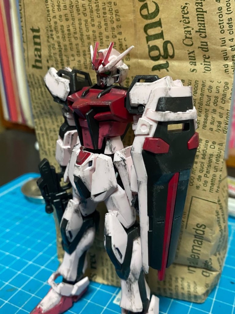 シルバーですが、思ってた以上に光沢が強くあまり銀ハゲがアピール出来なかった(gundam-kao5)ホワイトなどでドライブラシ後にシルバーで重ねる感じにドライブラシしたほうが良かったかも💦実践して色々学びました🙆