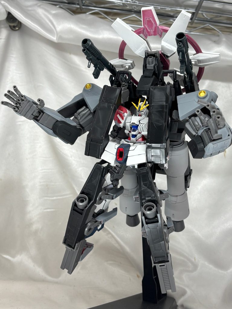 アームドアーマー/オーバーゼノコネクトはビルドダイバーズのボアチュールリュミエールをサイコフレーム色に塗り替えました。ネオジオングのサイコシェード風です。