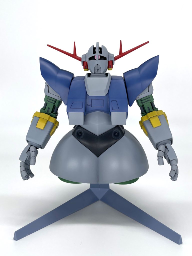 頭部をスライドさせ首を収めることが出来ます。