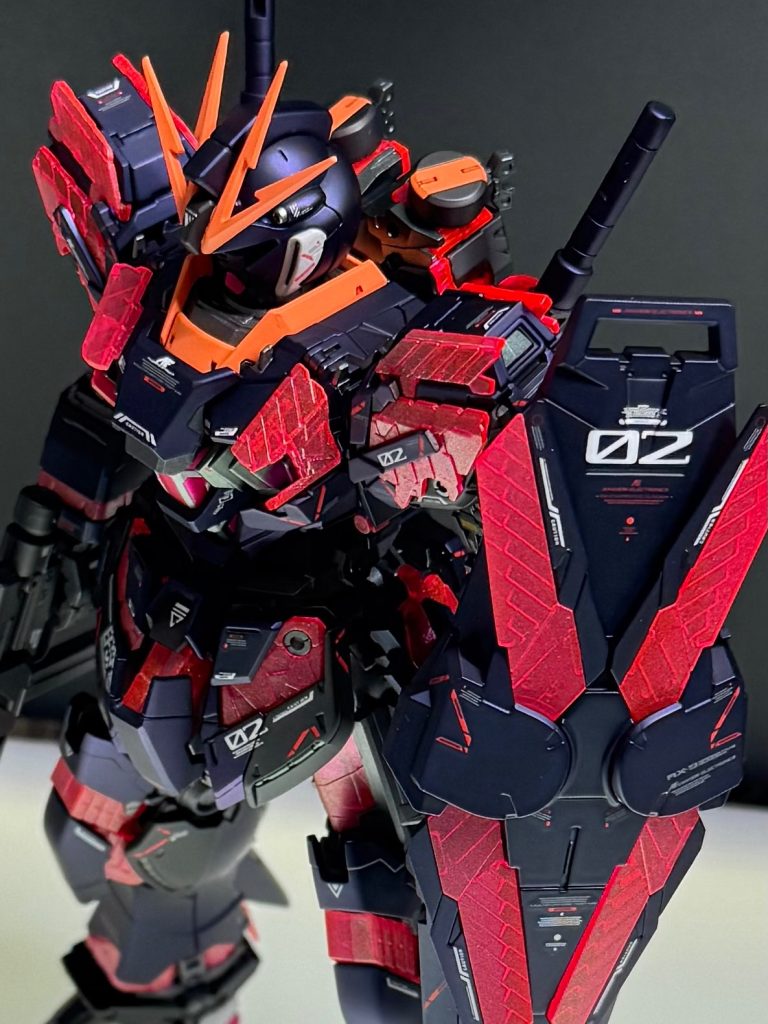 塗装レシピですメインカラー:プリズムブルーブラックにアメジストパープルを上掛けピンク:ジャガーパープル60%+蛍光ピンク20％+ホワイト20%オレンジ:コーラルオレンジ+蛍光オレンジ20%ブラック:グラファイトブラックフレーム:サーフェイサーEVOガンメタサイコフレーム:ガイア蛍光ピンクにガイアホログラム塗料上掛け