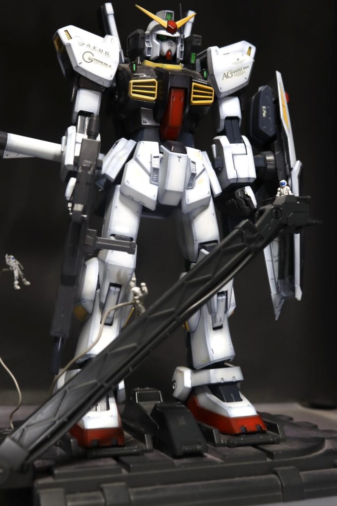 本体以外にアーガマ内のベースや整備士のフィギュアが付いていてお得！