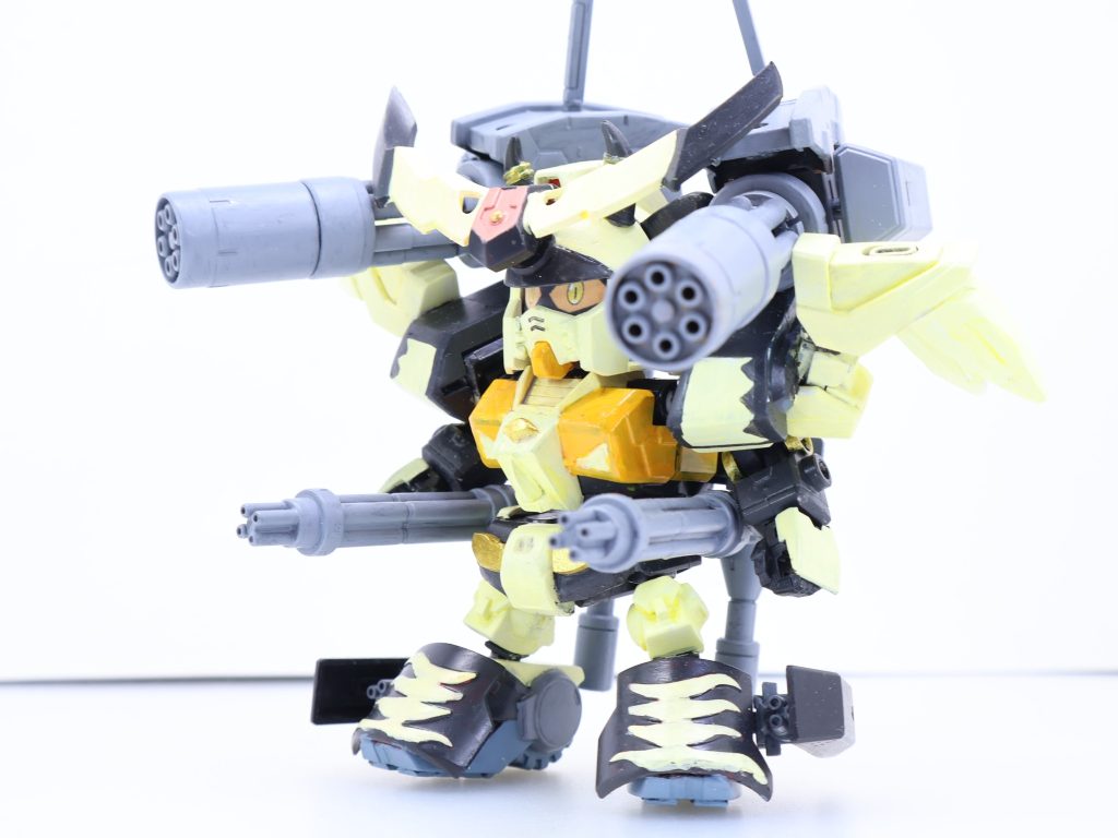 【ガンプラデータ】配役:サンダーガンダム演者:カマイシ・サンタ所属:ブリッジGP(ガンプラパワー):595使用ガンプラ:SDCS ガンダム HGBC(OPS) ジャイアントガトリングなどレギュレーション:オフィシャルレギュレーション機体解説:石川県在住のサンタがビルドしたガンプラ。これはかつて「SDガンダムフルカラー」で唯一のオリジナルMSとして登場したガンダム・サンダーガンダムを考案したのが石川県のお友達だったことにもちなむ。サンタはこれを一部アレンジしてミキシングで再現。ただドリル角はプロポーションなどの都合で再現できなかったらしい。シャア専用ザズゴググング?あれは漫画「フルカラー劇場」だからと言うことで筆者です。「ブリッジ」メンバーで当初から構想があったのは児雷也スタイン、バースディガンダムとこのサンダーガンダム。FC限定MSであるサンダーをガンプラで再現してみようというもの。※カムイ・ダラスは後付け感ありますSDCSガンダムをベースに、あれやこれやとミキシングして作成。一部はパテにも頼っています。もちろんメインはジャイアントガトリングです。