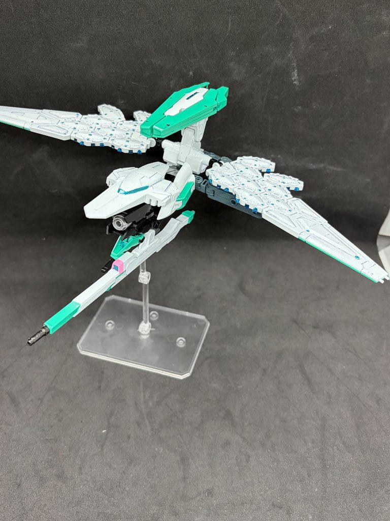GUND専用ファイター『フィオーレ』spec Fの支援機及び主力武装。機体からのデータストームでの遠隔操作で動かしビームバズーカ、ビームランチャー、リフレクタービット、フェーズドアレイキャノンが一つに集約している。