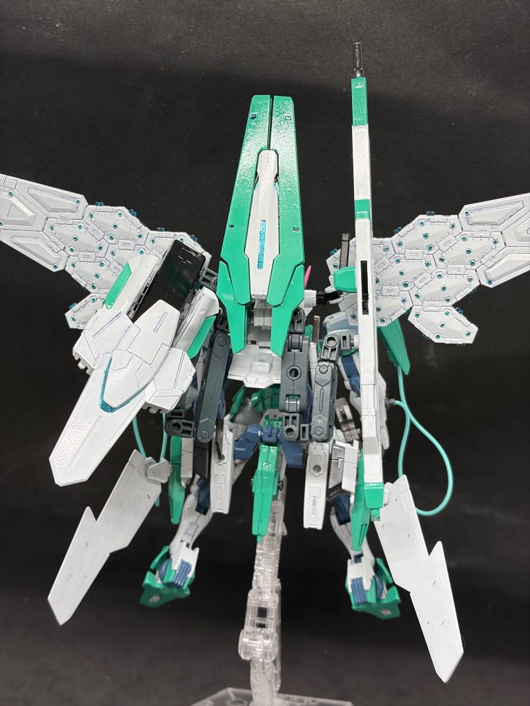 人工AI 『Magia』ヴァナディース事変で起動したガンダムルブリスのデータをベースに開発された人工AI。パイロットにおけるデータストームの負担を減らすことを目的とされており、パーメントスコア4以上の出力であればパイロットに一切の負担がなく出力を出すことができる。