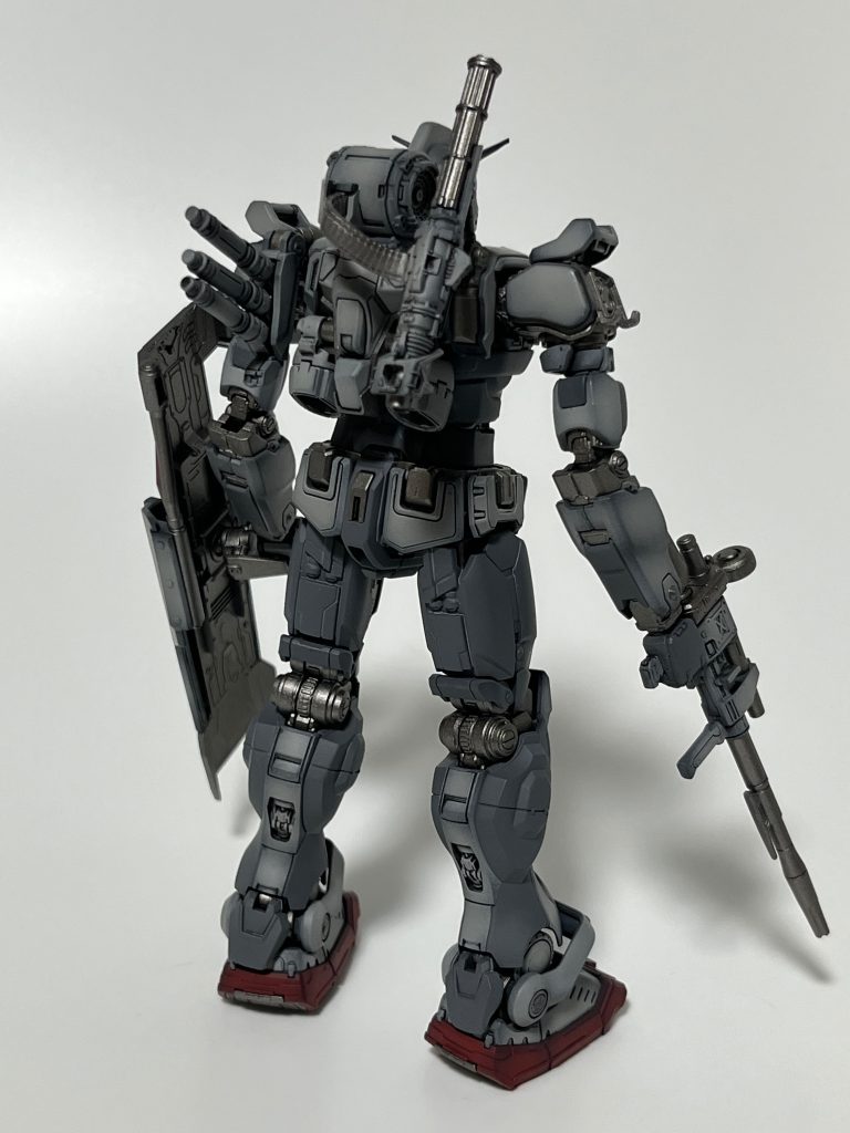 背面関節塗るの面倒なので時短のためシルバーサフにEXブラック少量まぜたやつのみで塗ってますが悪くないですね特にこだわりない機体を作る時には良い手だと思います