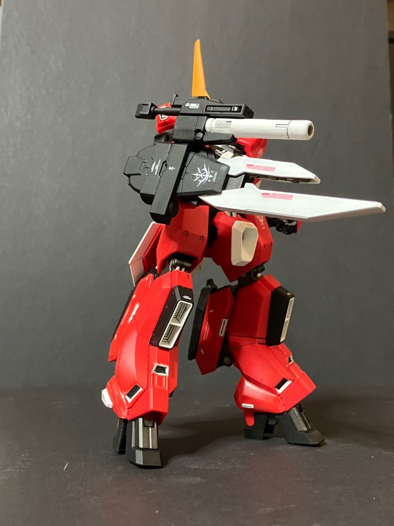 右前方から。武装はオリジナルカラーで作成。なんか気に入ってます。