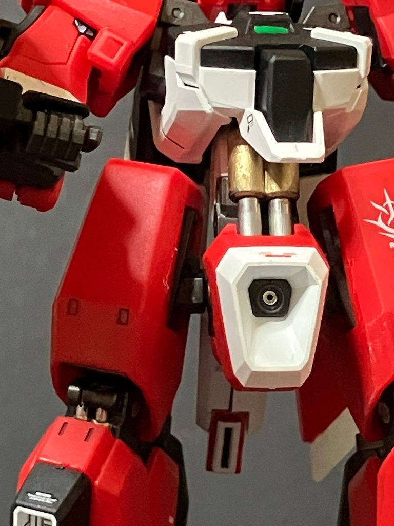 腰、膝シリンダー部は金属棒でディティールアップしてみました。腰に回転軸があればなぁ。