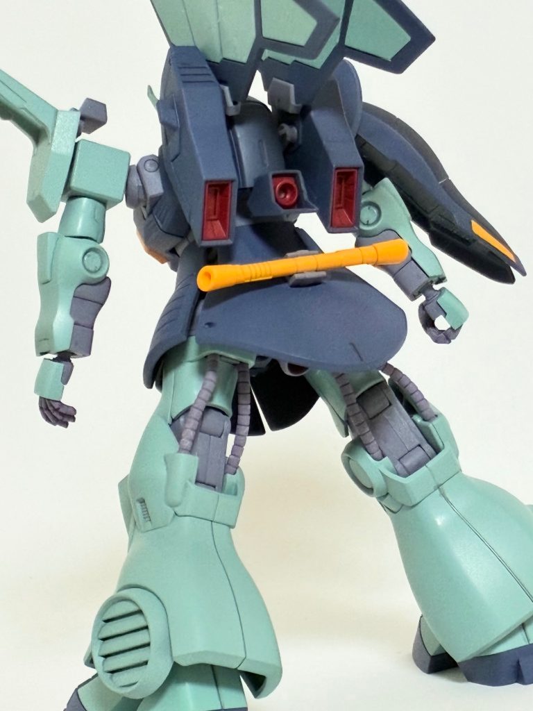 関節整形色にレイヤーバイオレットでスミ入れなど缶のスムースクリアーつやけしがいい感じです。
