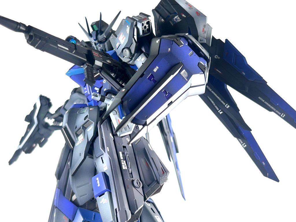 ポルトガル語で青を意味するアズールシールドも名前に合わせてブルーにしました。