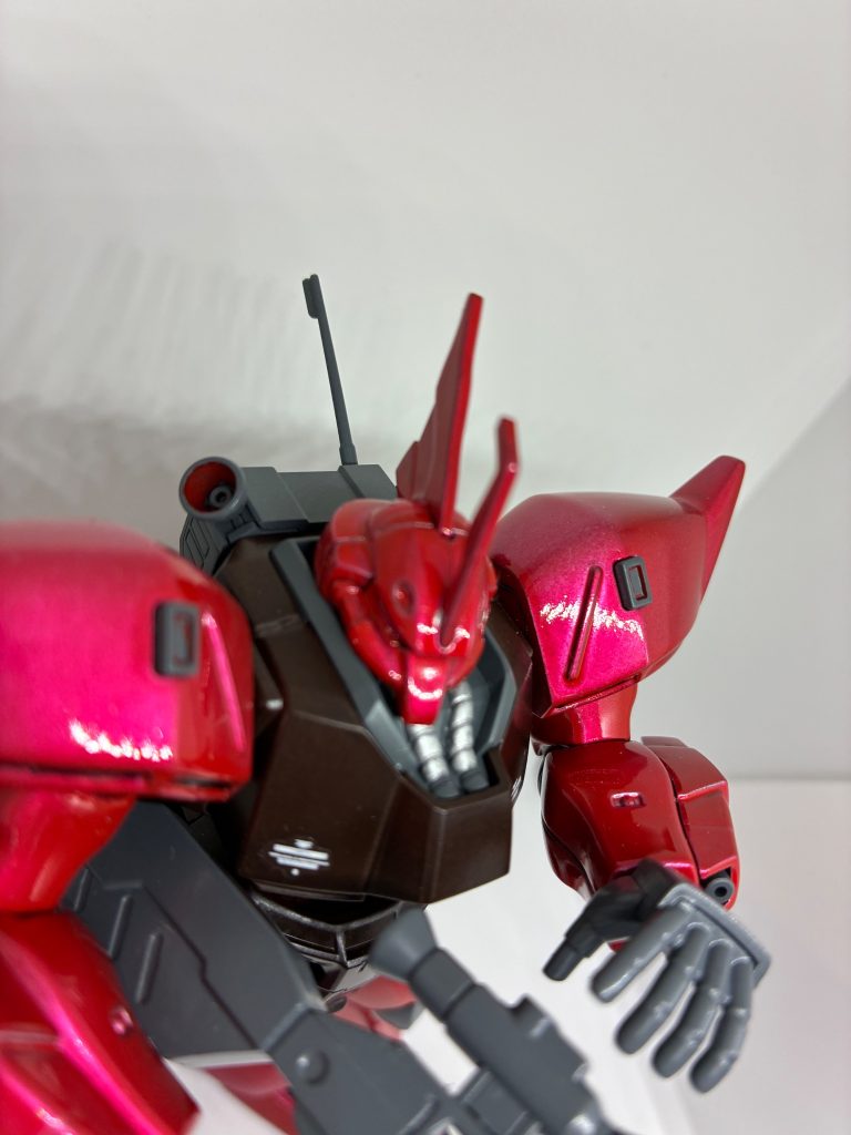組み立て時にうっかりバイザー部分を割ってしまって変な線が…orz