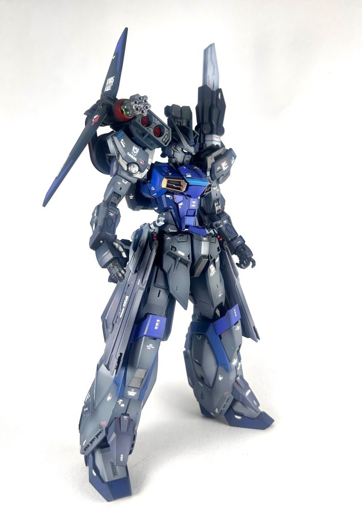 ランチャーストライク肩や武装はアーマー感を出す為に暗めのグレーを選択しました✨&nbsp;