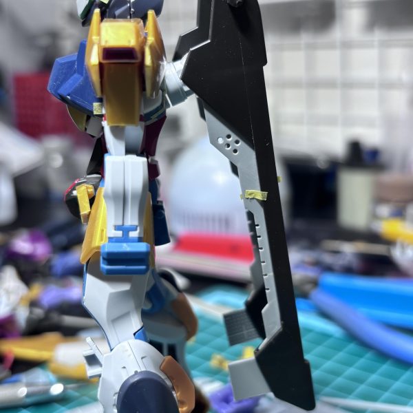 骨組みはジークアクス。フェイスパーツはお気に入りのファラクトを加工し、そのたジャンクパーツからパーツフィッティング率が高いものを選択し、アウトライン考案中です（5枚目）