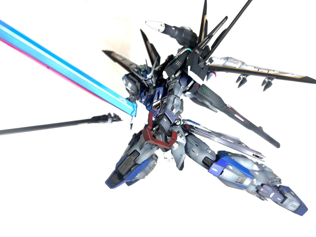 サムネイルの装備はオオトリ＋ソードストライカーのダブル対艦刀で撮影してみました。ずっとやりたかった組み合わせの一つなんです二刀流ってロマンなんですよね✨