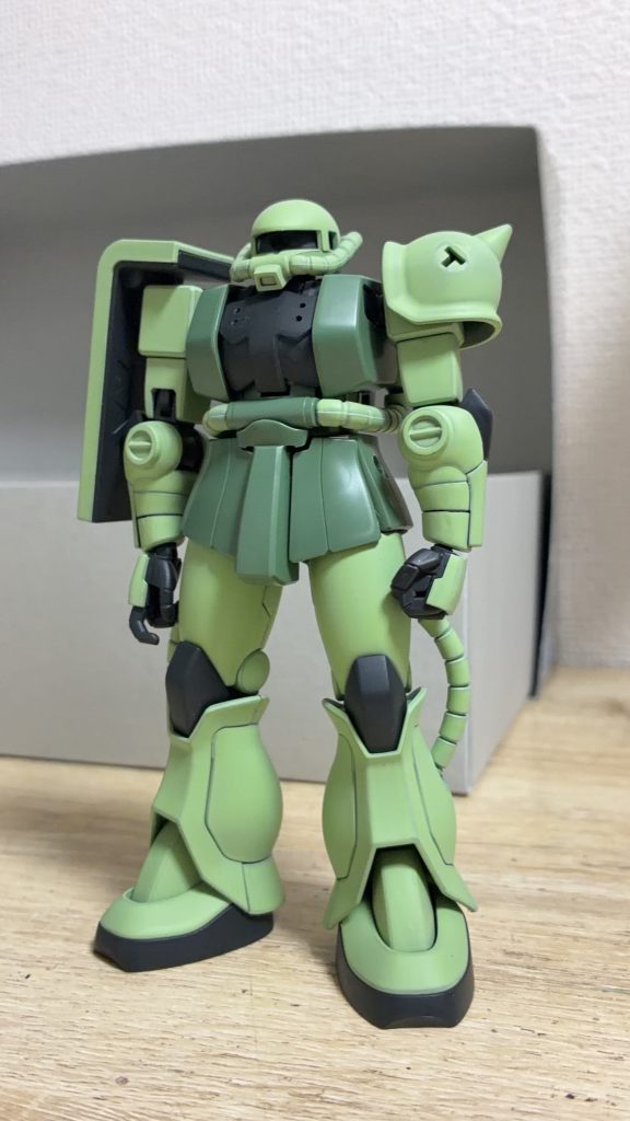 ベース塗装完了後です。以前高機動型ザクを製作した際にザクカラーを吟味したので、色味はあまり悩みませんでした。