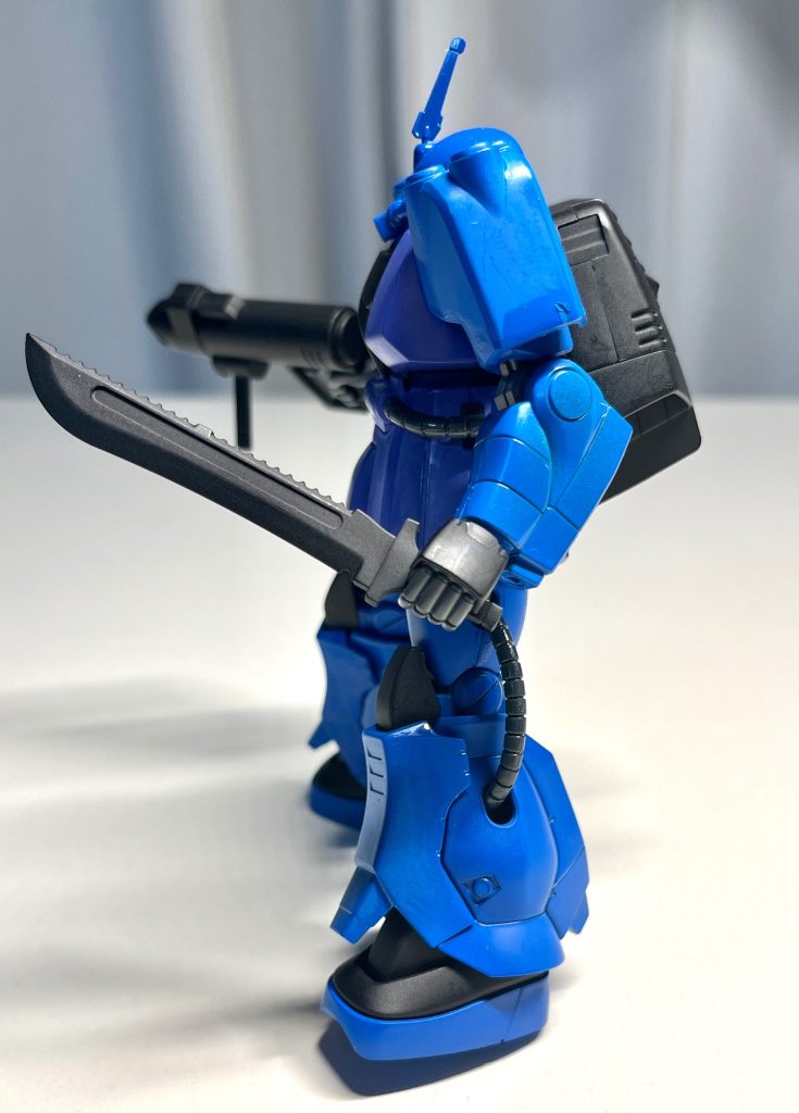 左から！近接武器がなかったのでマチェットを追加しました。まあ武器なくてもこの子は最後まで抵抗するで？拳で！