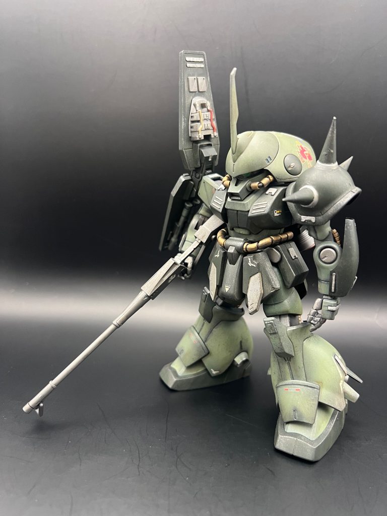 正面画像です。塗装はガイアカラーのダグラムカラーを使ってみました。　装甲部分は、モスグリーンとダークグリーンⅡを黒立ち上げで塗ってます。フレームと武装はサーフェーサーEVOガンメタで少しだけ楽してますw