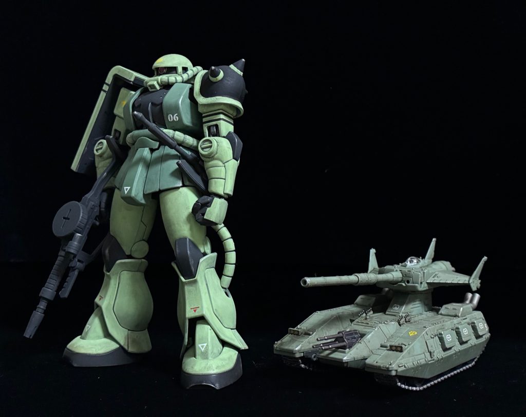 色味的なところで最近製作したマゼラアタックと。