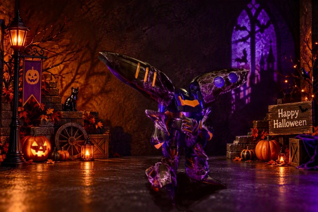 HGキュベレイのハロウィンバージョン。これを作成する前にマークIIをハロウィンカラーにしてみましたが、正直マークIIとハロウィンの組み合わせがしっくりきませんでした。そこで、ハロウィンといえばなんだろうと考えてみた結果、キュベレイの妖艶さがハロウィンとマッチするのではないかと思い、急遽作成してみました。