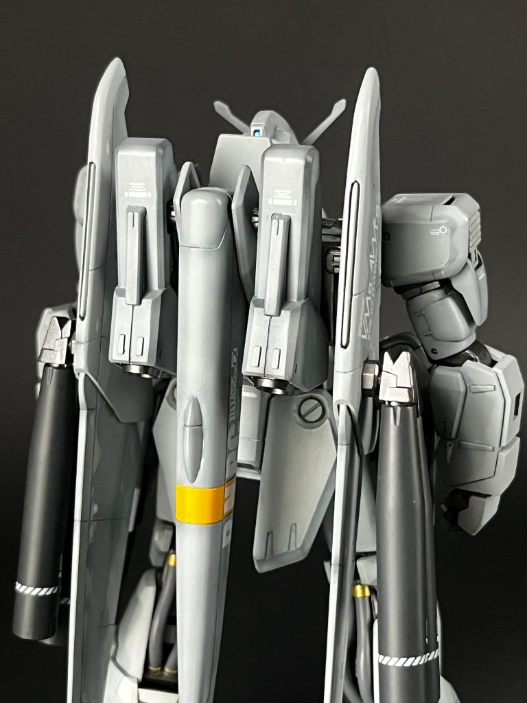 メタルロボット魂を参考に主翼付け根にグローブベーンを再現。開きません。見た目だけ。