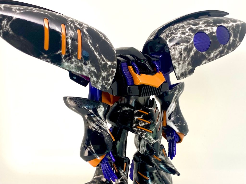 基本色は黒、パープル、オレンジの三色。マークIIはつや消し仕上げとしました。
